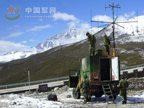 图文:解放军野外通信保障演练